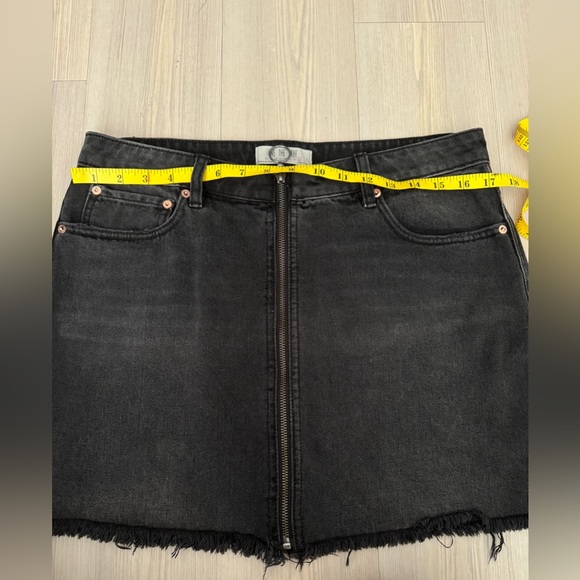 Free People We The Free Zip It Up Black Denim Skirt Size 31 - Picture 9 of 10